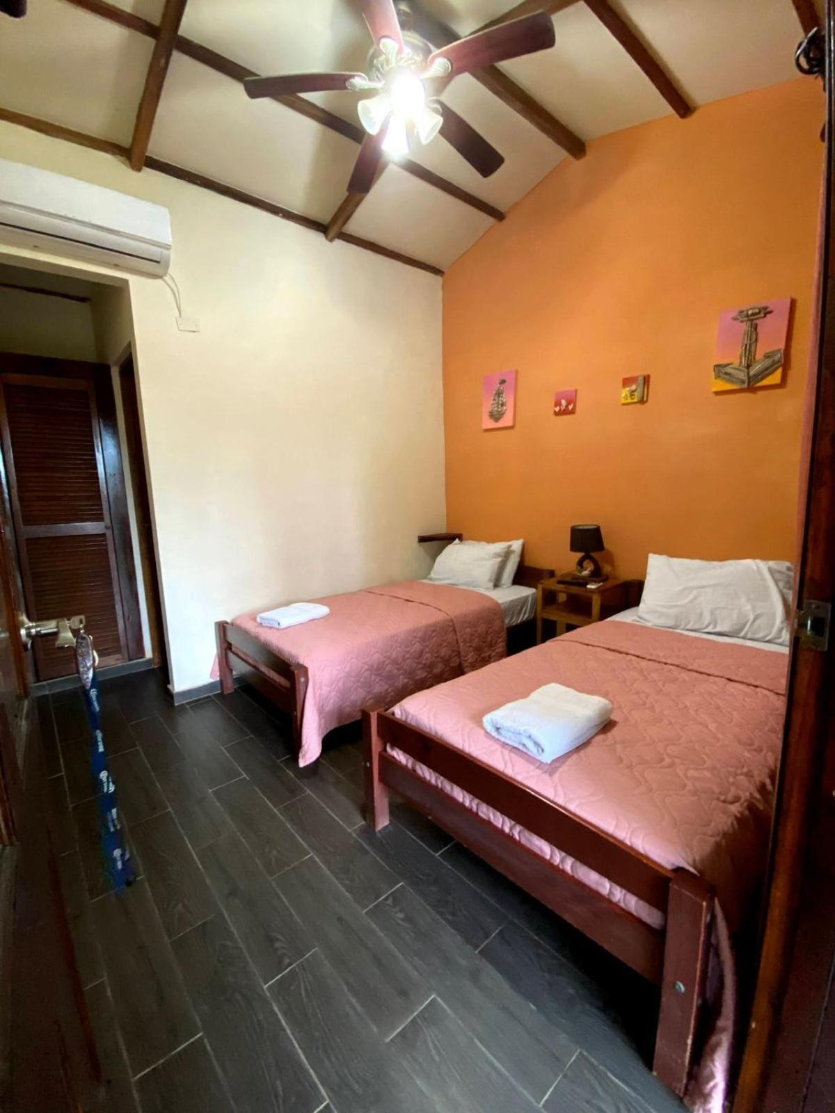 Hotel Y Restaurante Mama Ines Санта-Каталина Экстерьер фото